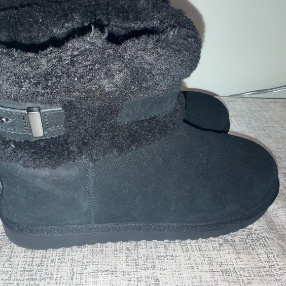 Koolaburra Black Faux-Shearling Slip-On Ankle Booties - Picture 9 of 14